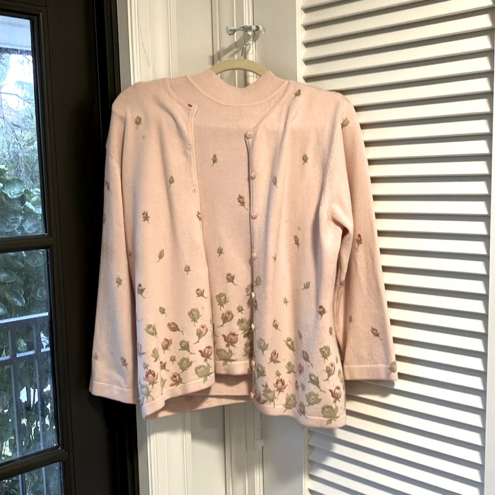 Liz Claiborne sweater set in good condition!